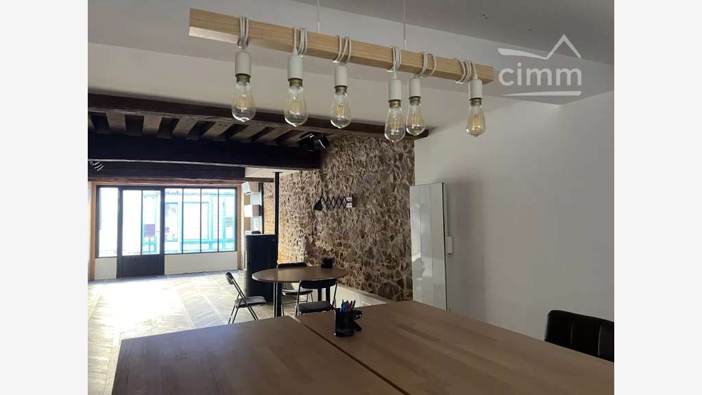 AV local commercial bureau ou air bnb 93m² dept 71
