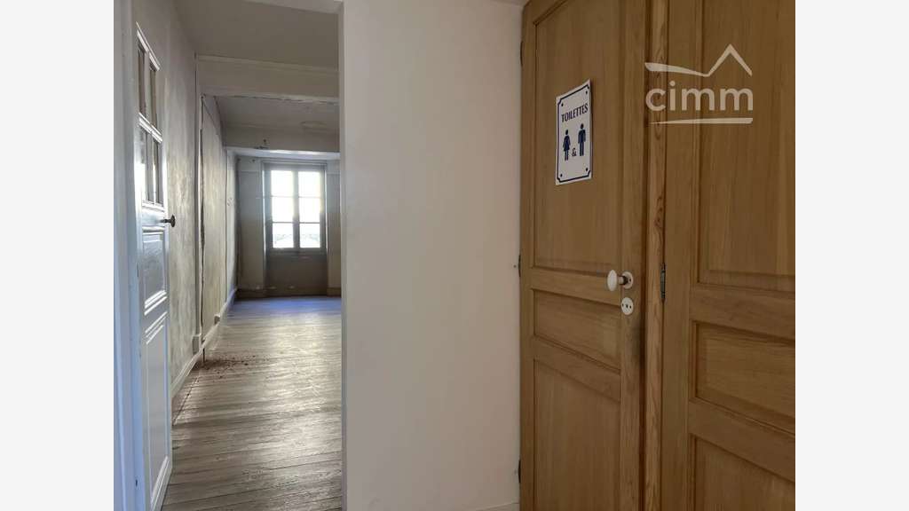 AV local commercial bureau ou air bnb 93m² dept 71