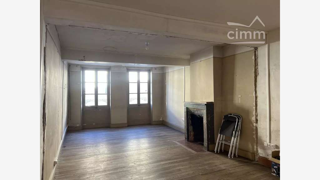AV local commercial bureau ou air bnb 93m² dept 71