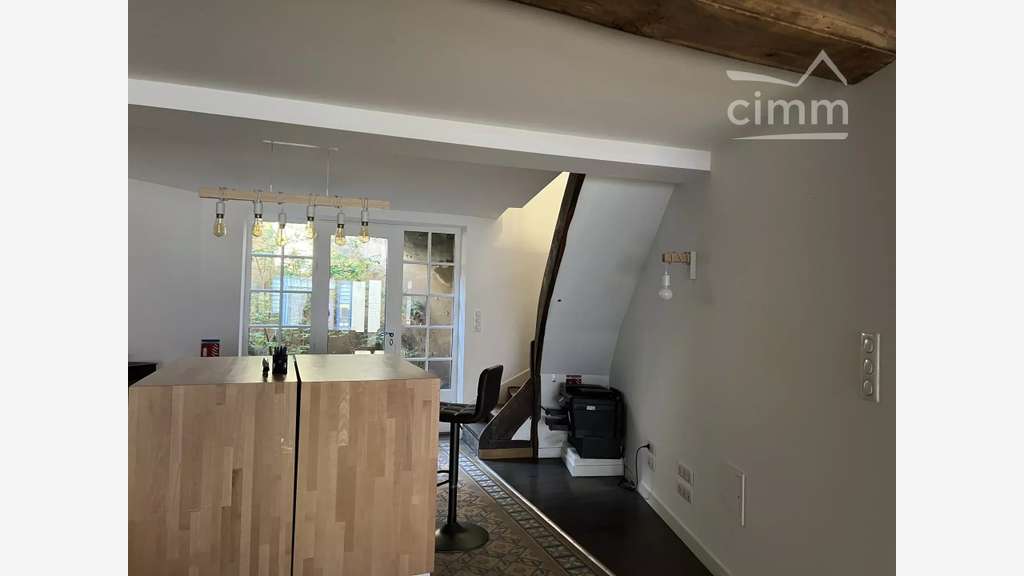 AV local commercial bureau ou air bnb 93m² dept 71
