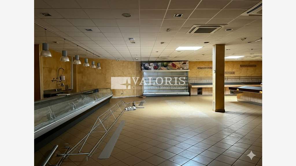 Local commercial 427m² à vendre à Bourg en Bresse