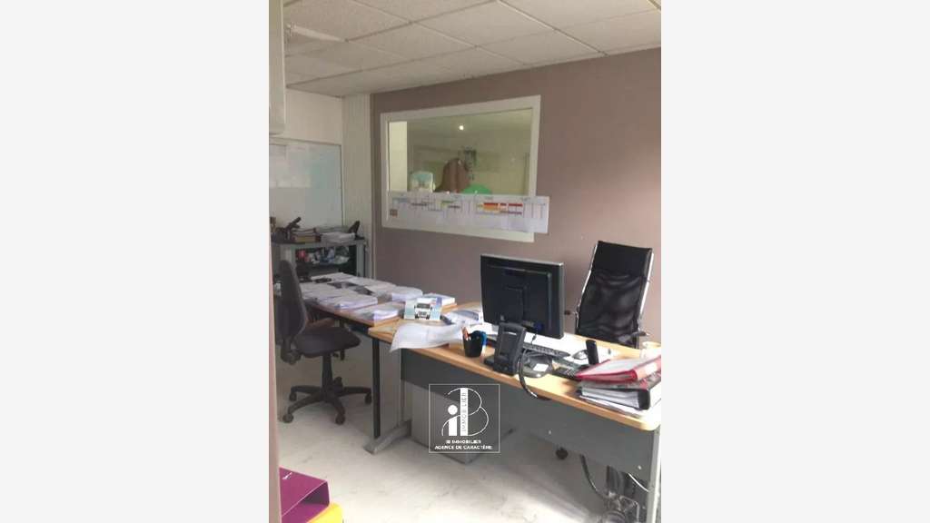 Local commercial 375m² à 10mn de Fontainebleau