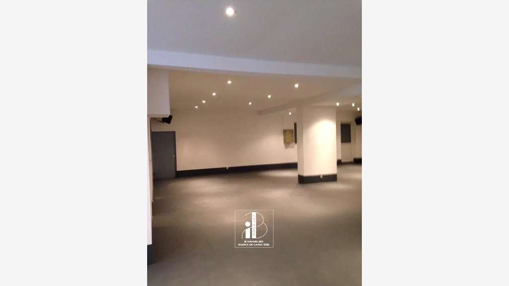 Local commercial 375m² à 10mn de Fontainebleau