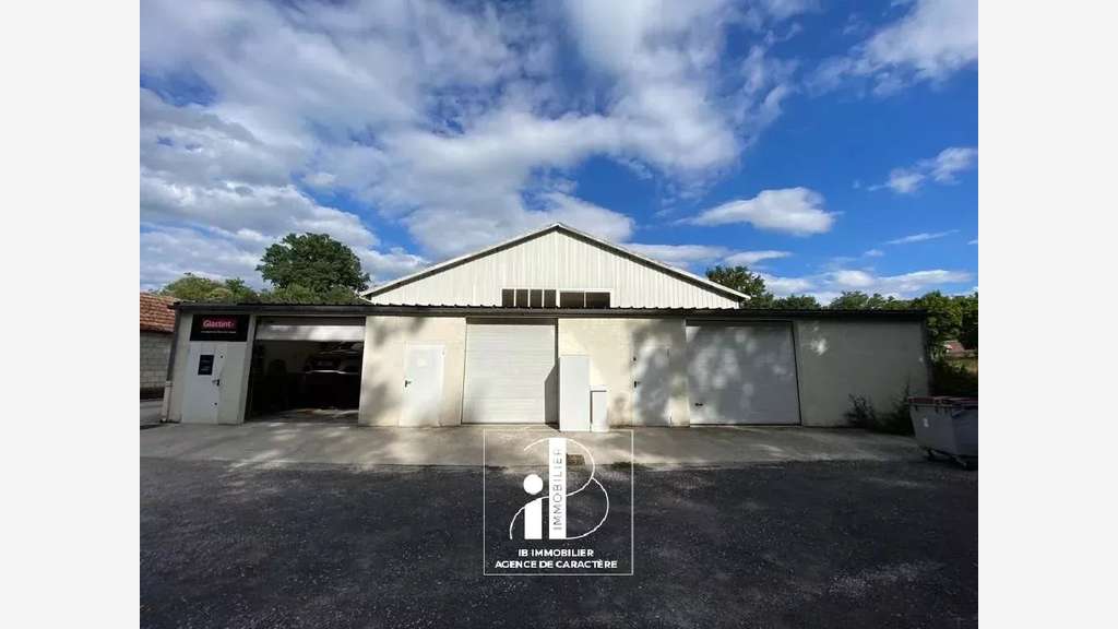 Local commercial 375m² à 10mn de Fontainebleau