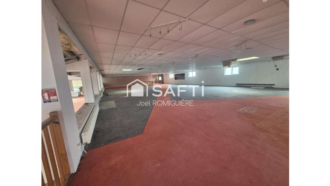 AV local commercial 1356m² axe principal Bozouls 