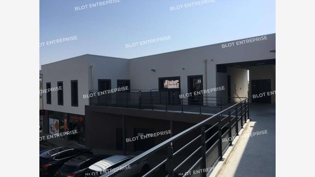 A vendre local commercial 325m² à Brest St Marc
