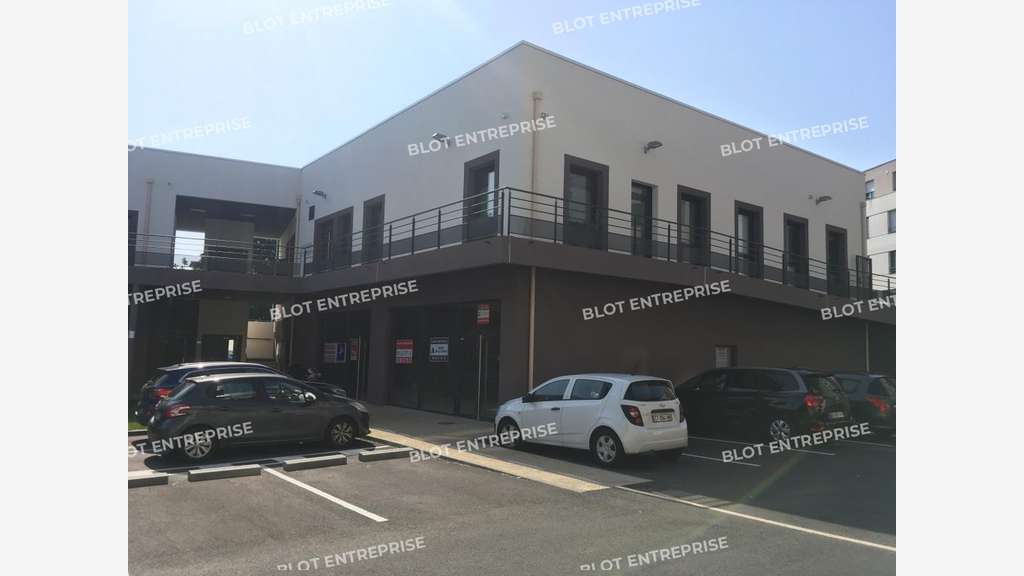 A vendre local commercial 325m² à Brest St Marc