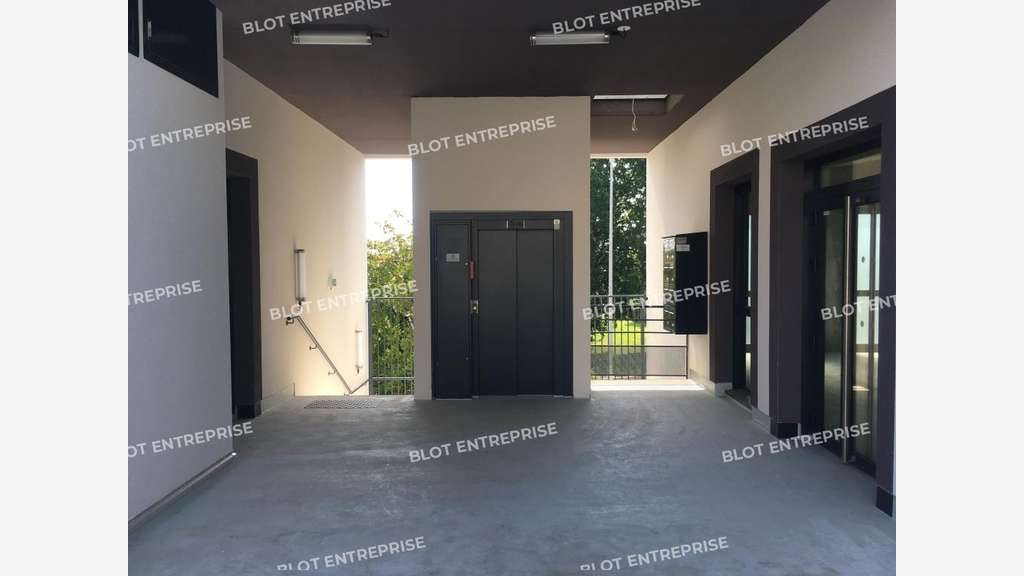 A vendre local commercial 325m² à Brest St Marc
