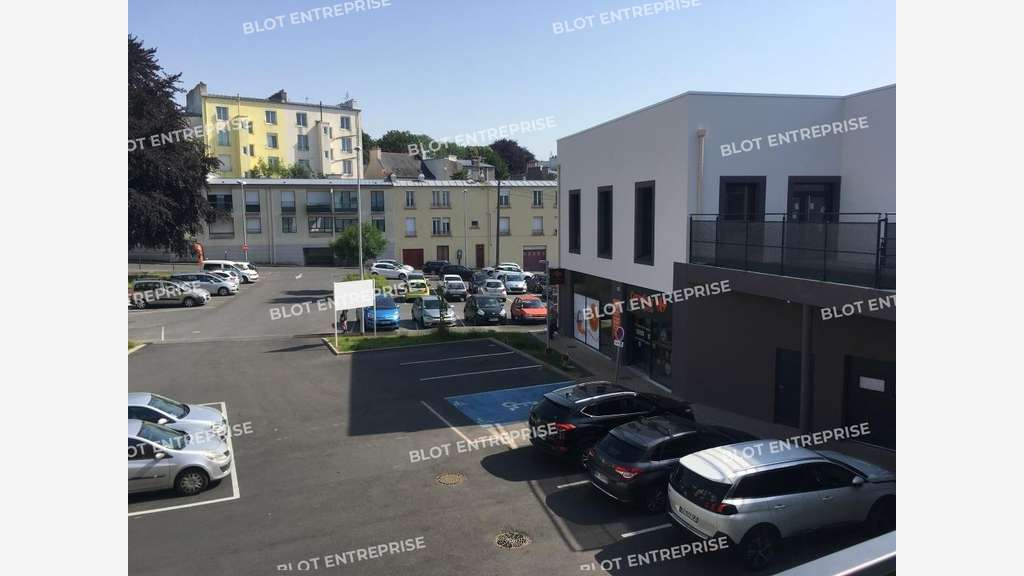 A vendre local commercial 325m² à Brest St Marc