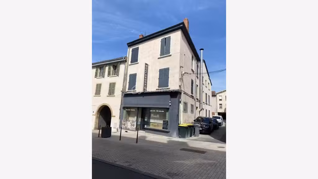 AV local commercial de 130m² au centre de Caluire
