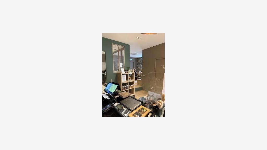 AV local commercial de 130m² au centre de Caluire