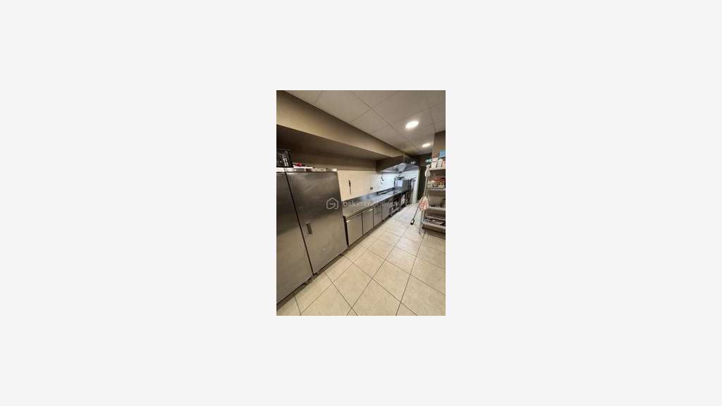 AV local commercial de 130m² au centre de Caluire