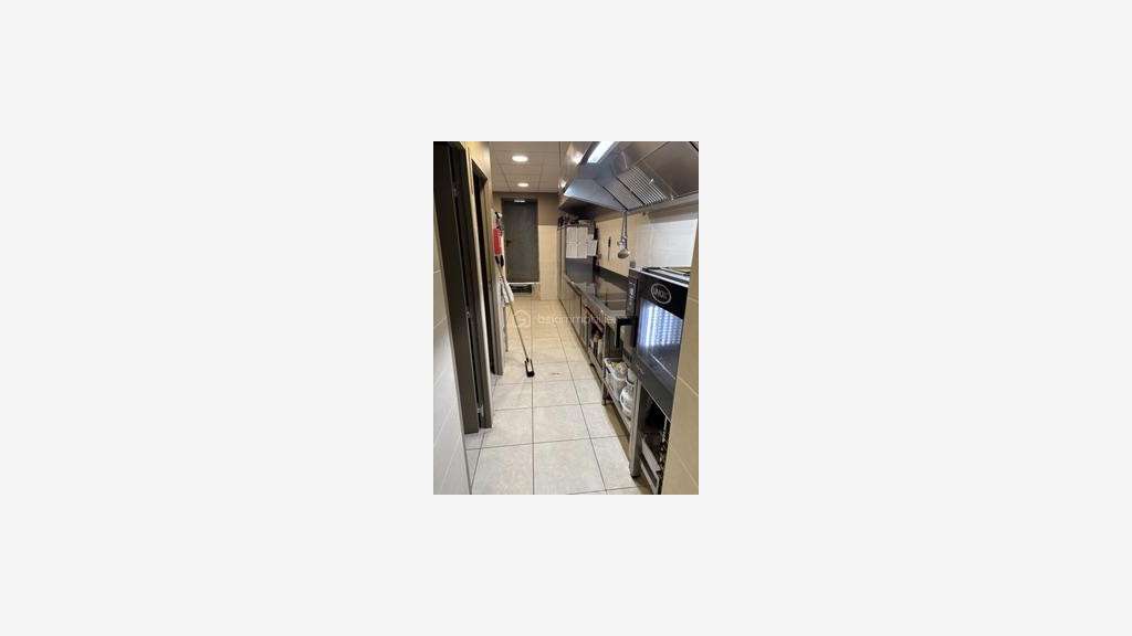 AV local commercial de 130m² au centre de Caluire