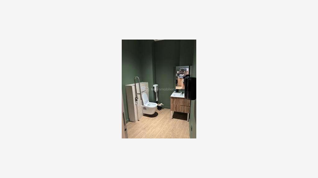 AV local commercial de 130m² au centre de Caluire