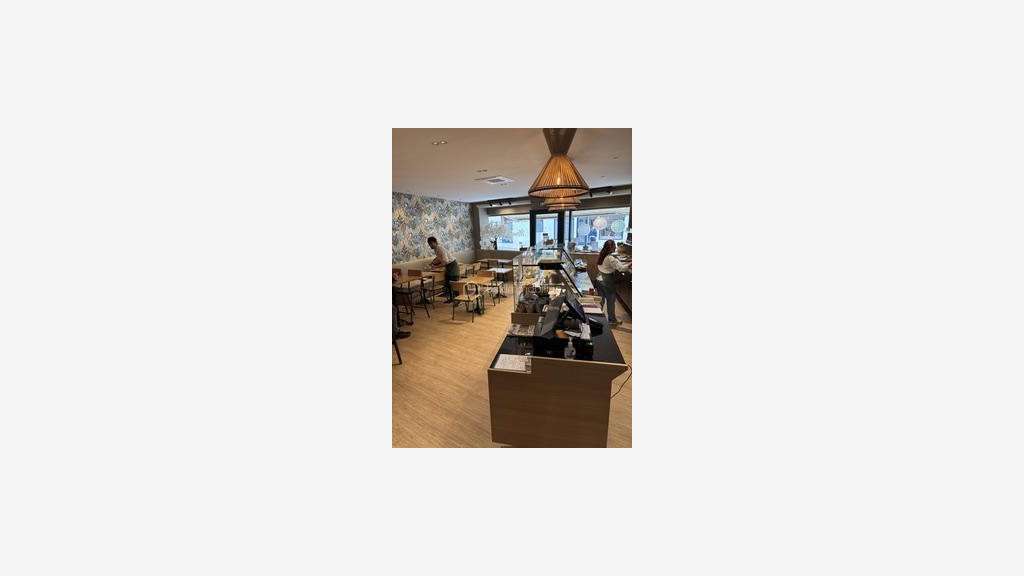 AV local commercial de 130m² au centre de Caluire
