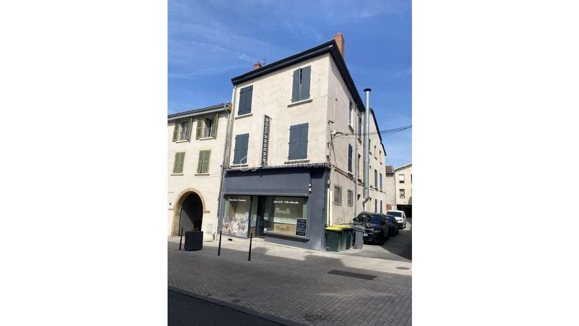 AV local commercial de 130m² au centre de Caluire