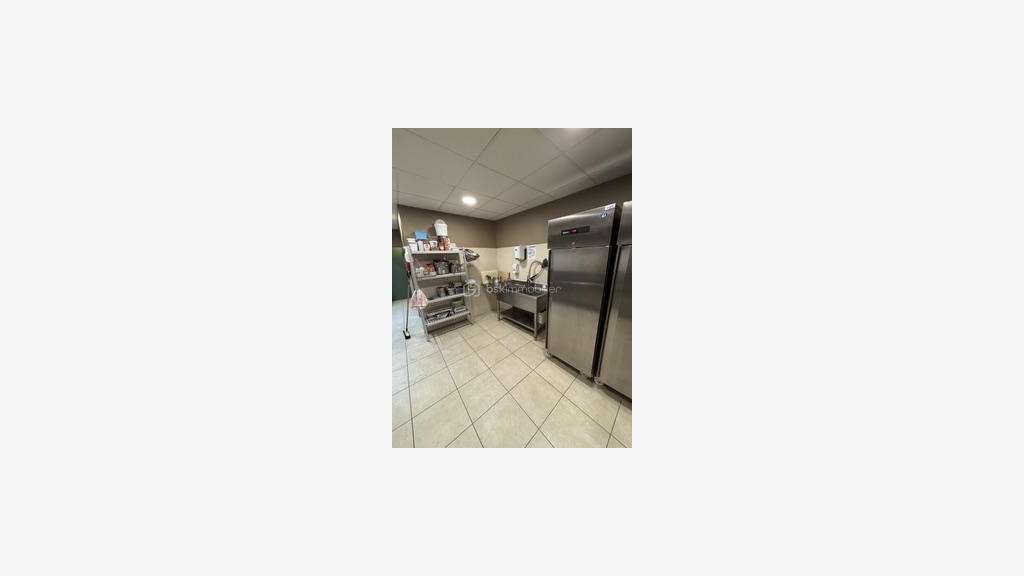 AV local commercial de 130m² au centre de Caluire