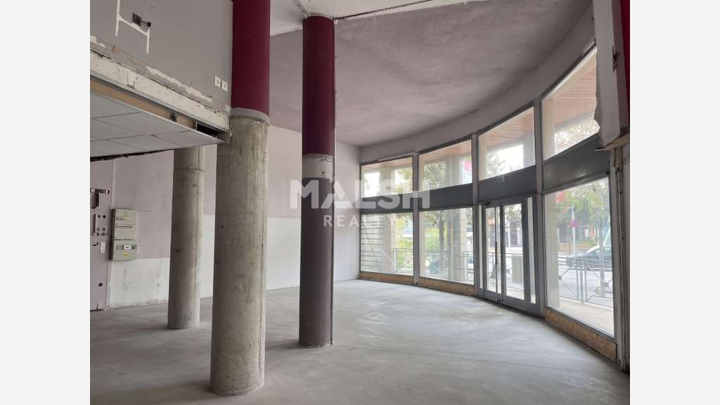 CALUIRE ET CUIRE - Local commercial de 300 m² - A
