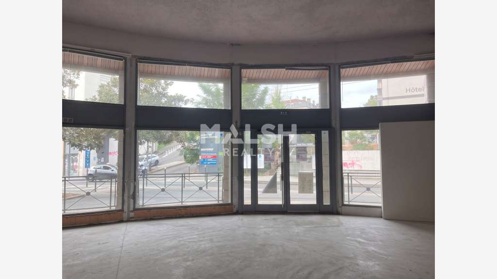 CALUIRE ET CUIRE - Local commercial de 300 m² - A