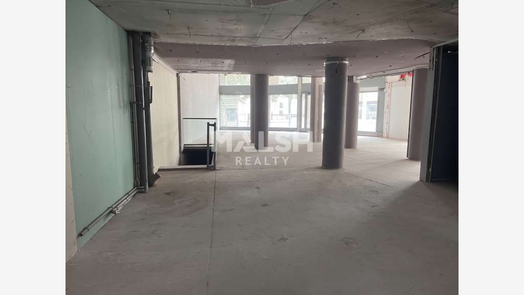 CALUIRE ET CUIRE - Local commercial de 300 m² - A