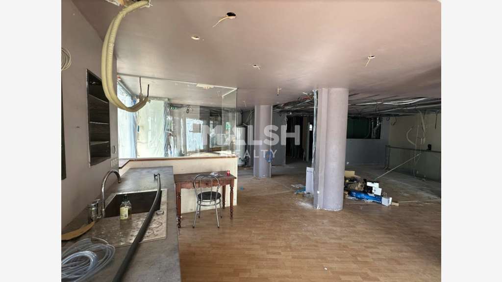 CALUIRE ET CUIRE - Local commercial de 300 m² - A