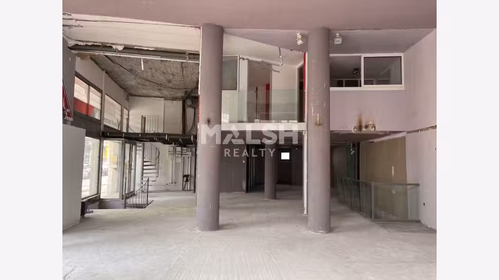 CALUIRE ET CUIRE - Local commercial de 300 m² - A