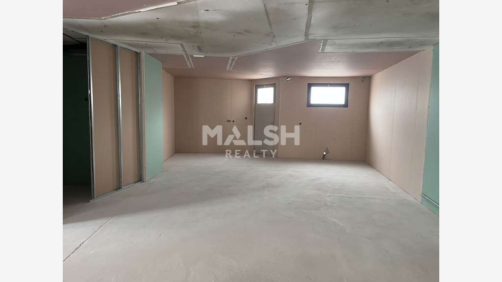 CALUIRE ET CUIRE - Local commercial de 300 m² - A
