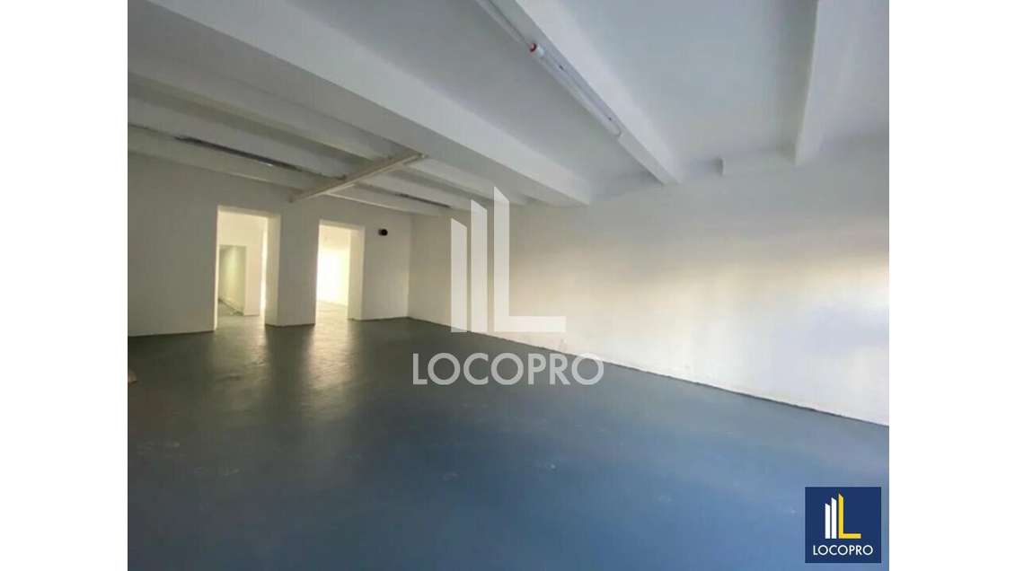 Vente local 119m² à Cannes place Commandant Maria