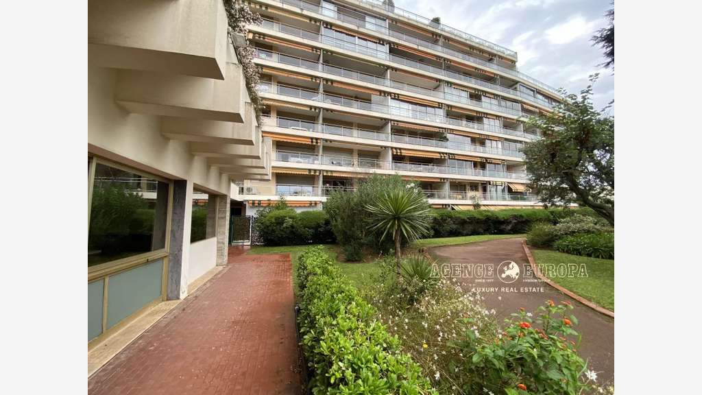 Location grande surface de bureaux à Cannes centre