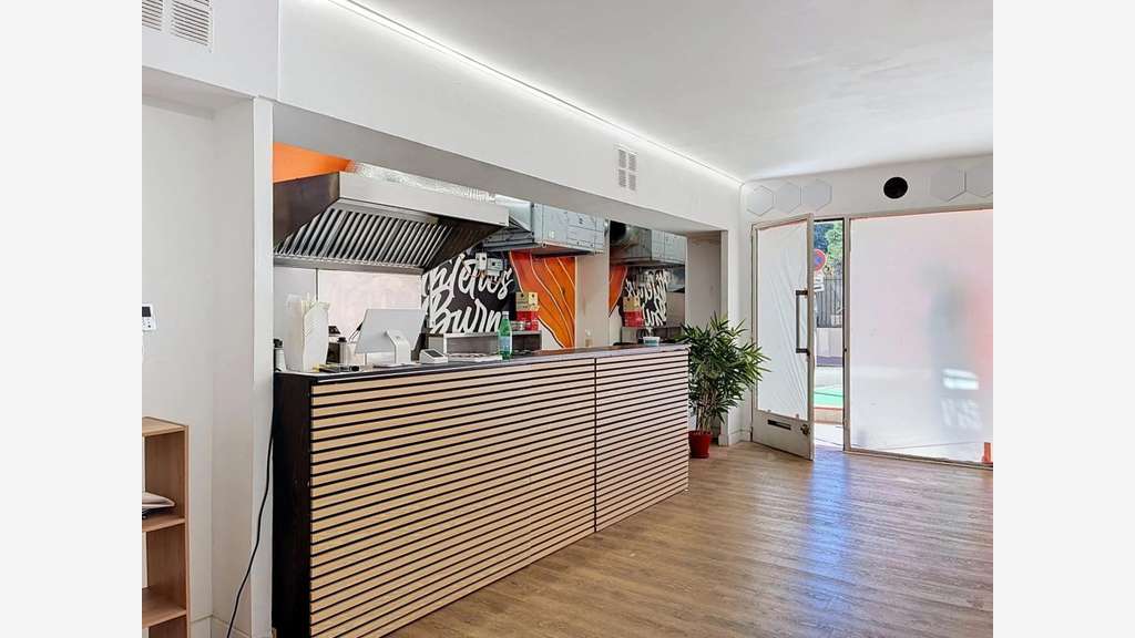 Cannes - République : Local commercial prêt à ex