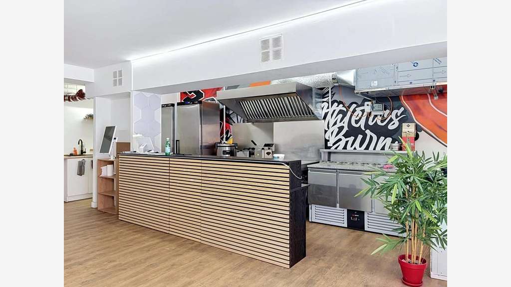 Cannes - République : Local commercial prêt à ex