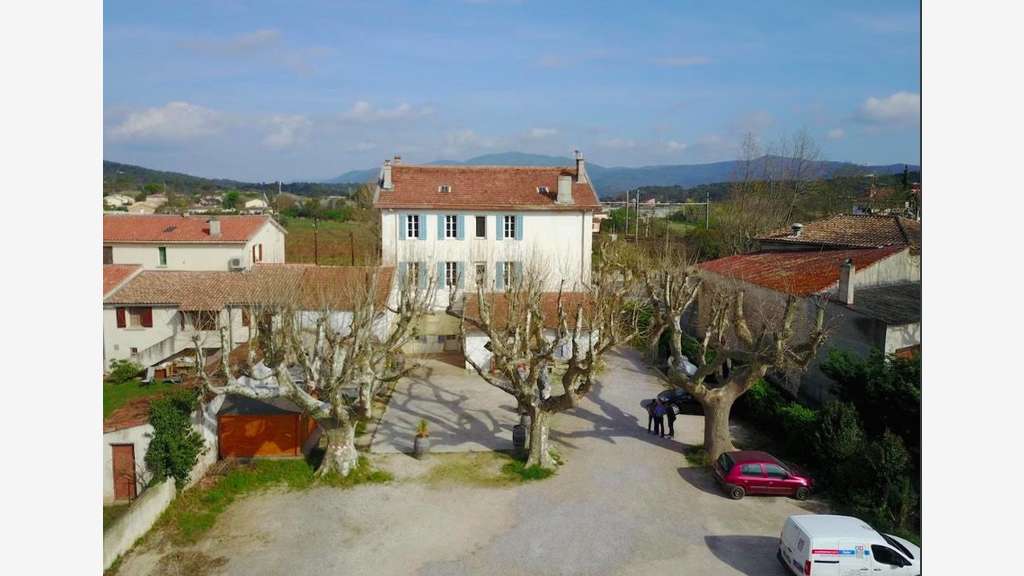 Opportunité rare dans le Var ! Situé à Carnoules,