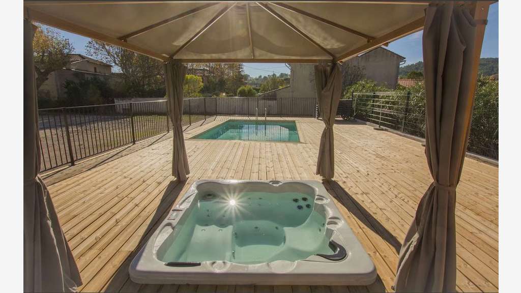 Opportunité rare dans le Var ! Situé à Carnoules,
