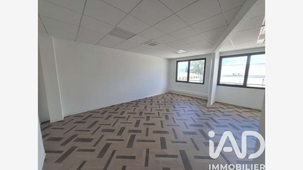 Vente bureau moderne 41m² au 1er étage Carpentras
