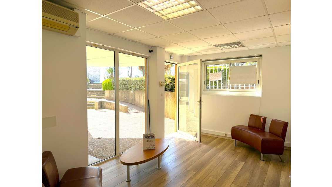 Vente local commercial 49m² bel empl Carqueiranne