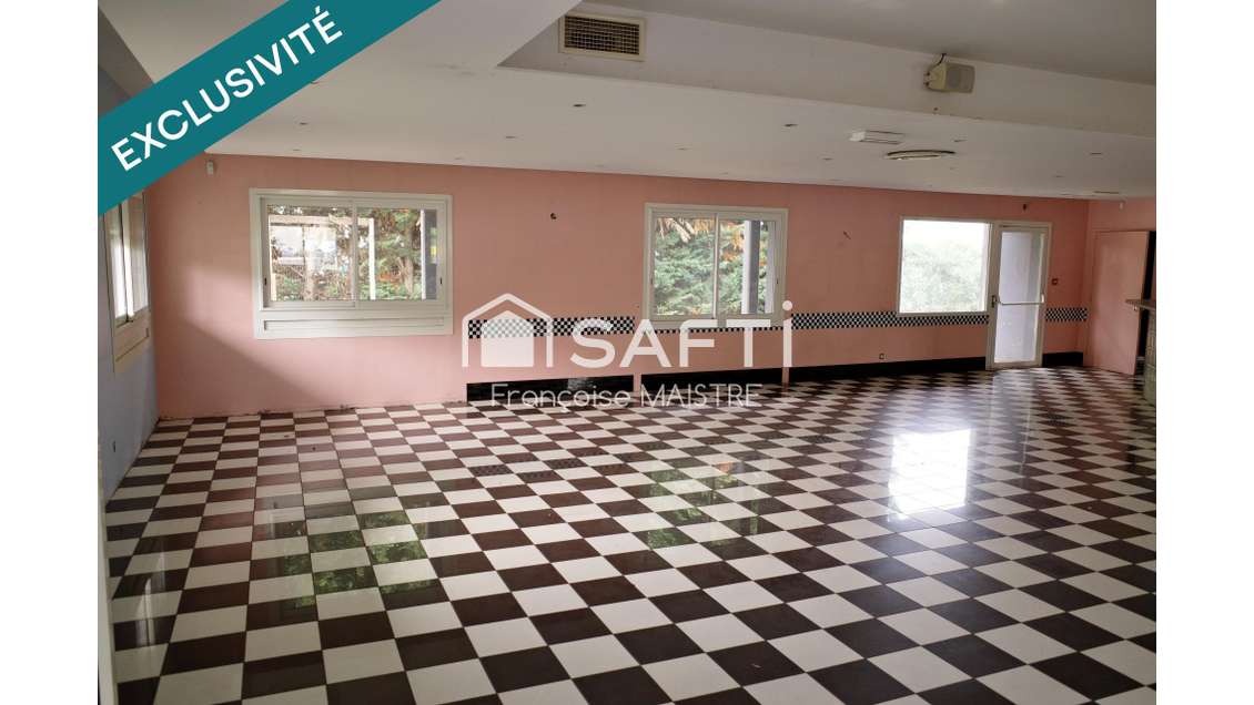 Local 400m² avec parking et terrasse à Castres