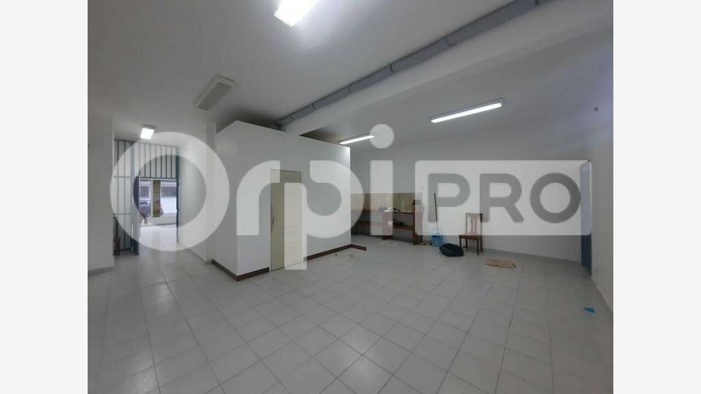 Vente locaux avec vitrine de 90m² à Cayenne centre