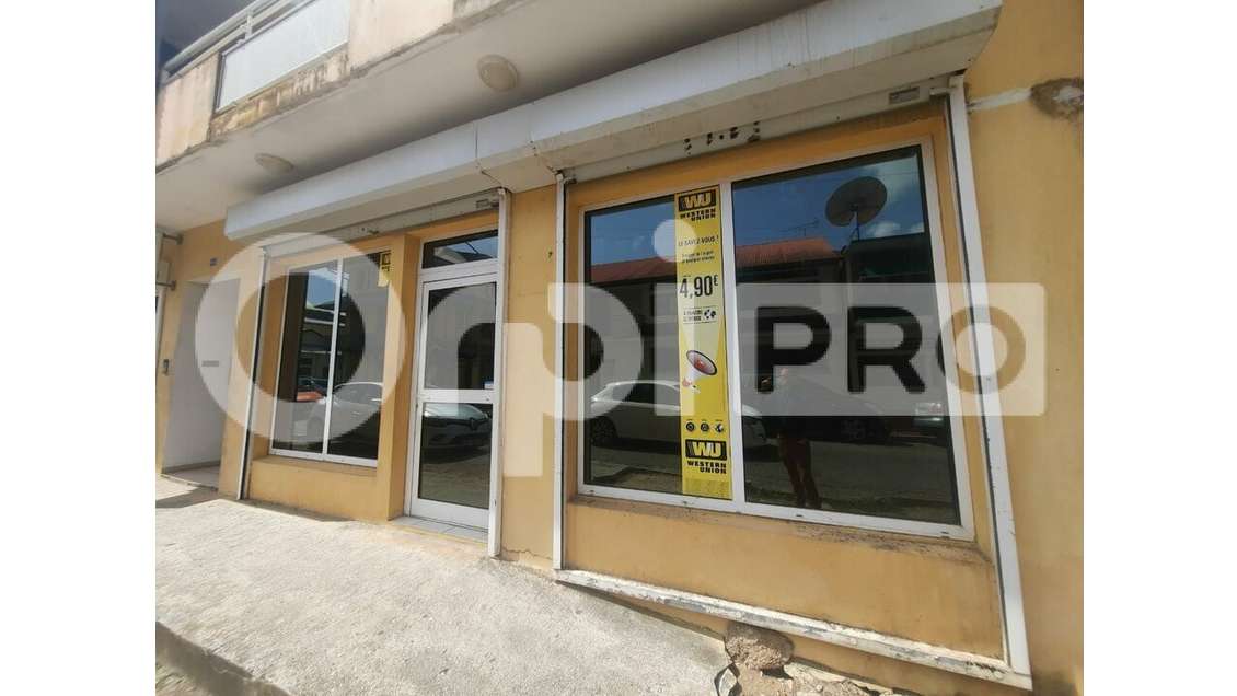 Vente locaux avec vitrine de 90m² à Cayenne centre