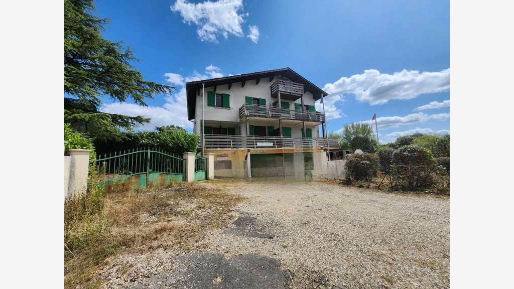 AV chalet comprenant 5 appartements à à Cazaubon