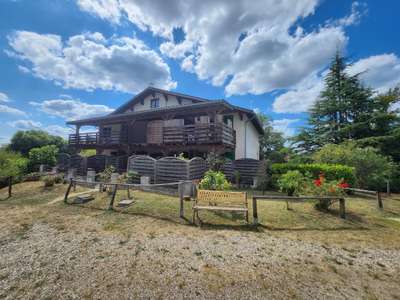 AV chalet comprenant 5 appartements à à Cazaubon