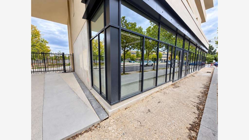 Vente local neuf de 105m² en centre ville de Cenon