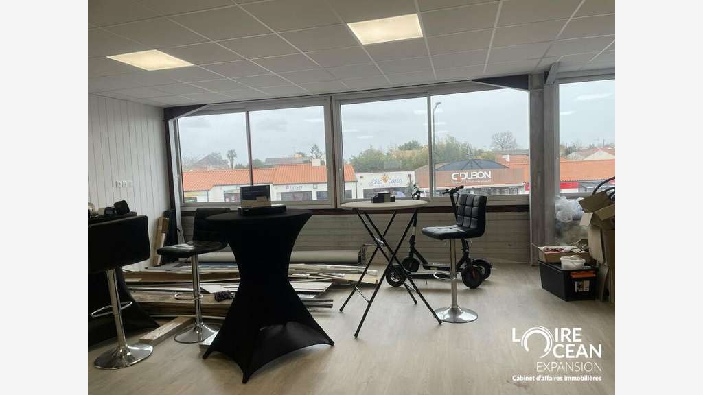 Local commercial 300m² à vendre à Challans Gare