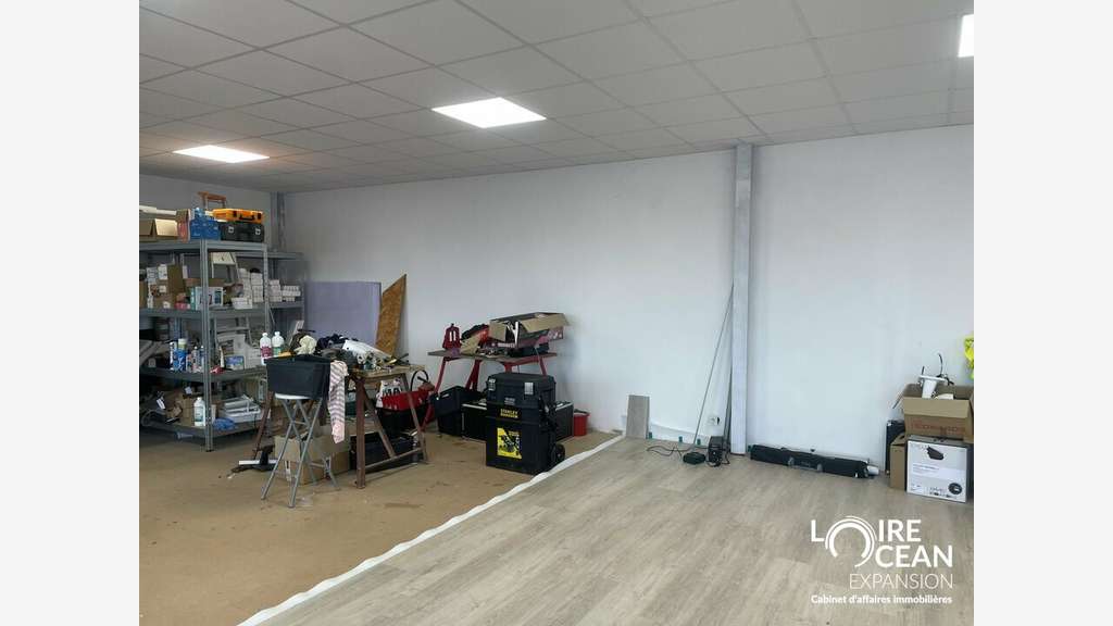 Local commercial 300m² à vendre à Challans Gare