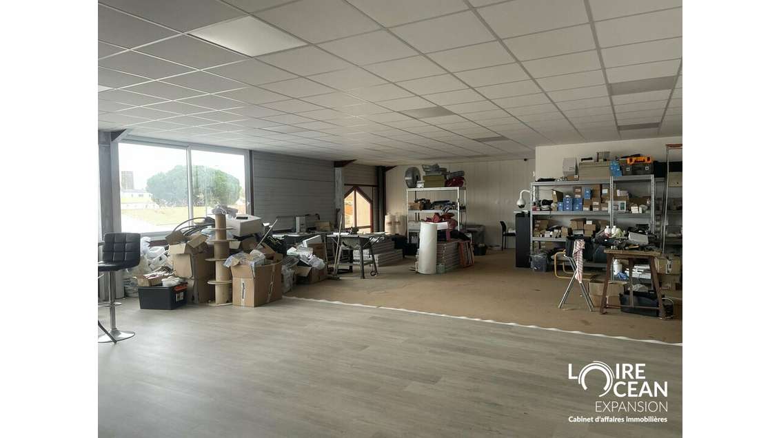 Local commercial 300m² à vendre à Challans Gare