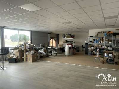 Local commercial 300m² à vendre à Challans Gare