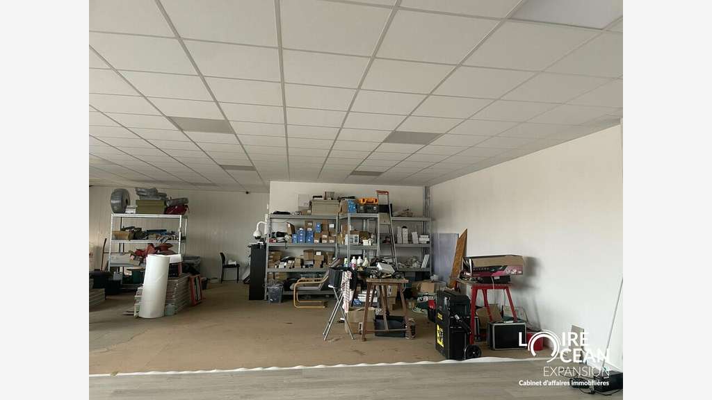 Local commercial 300m² à vendre à Challans Gare