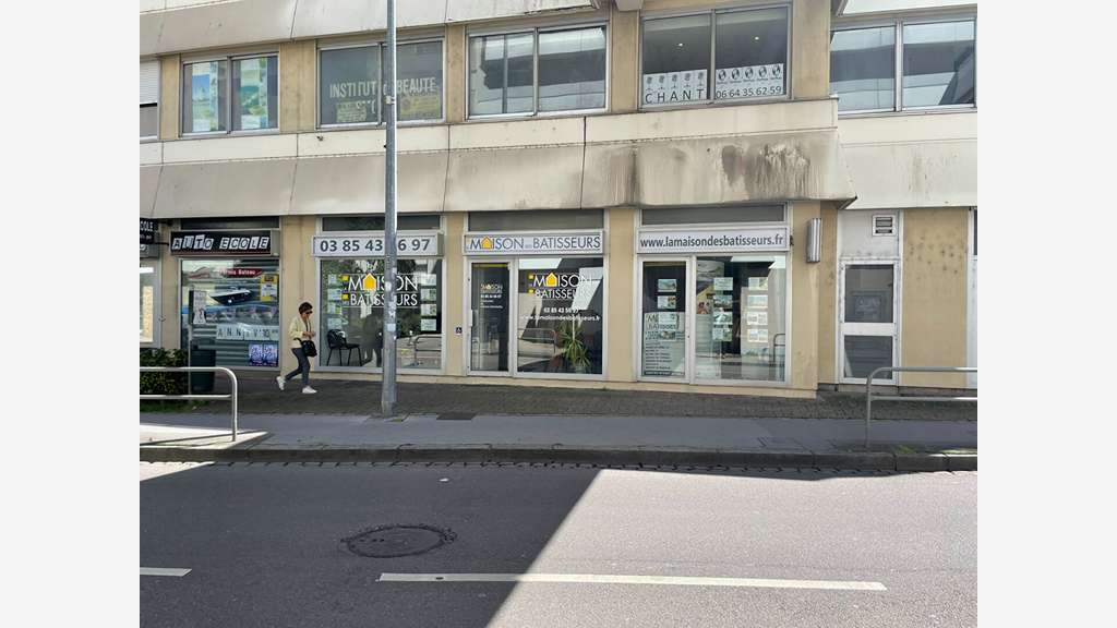 AV local commercial 52m² libre à Chalon sur Saône