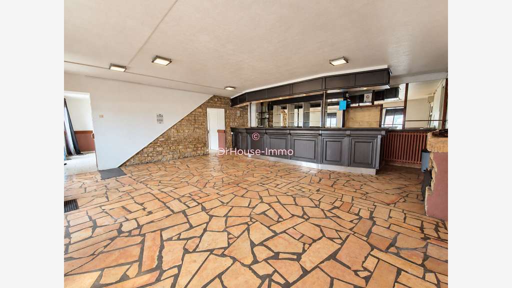 Murs commerciaux (92m2) + appartement T4 (83m2)