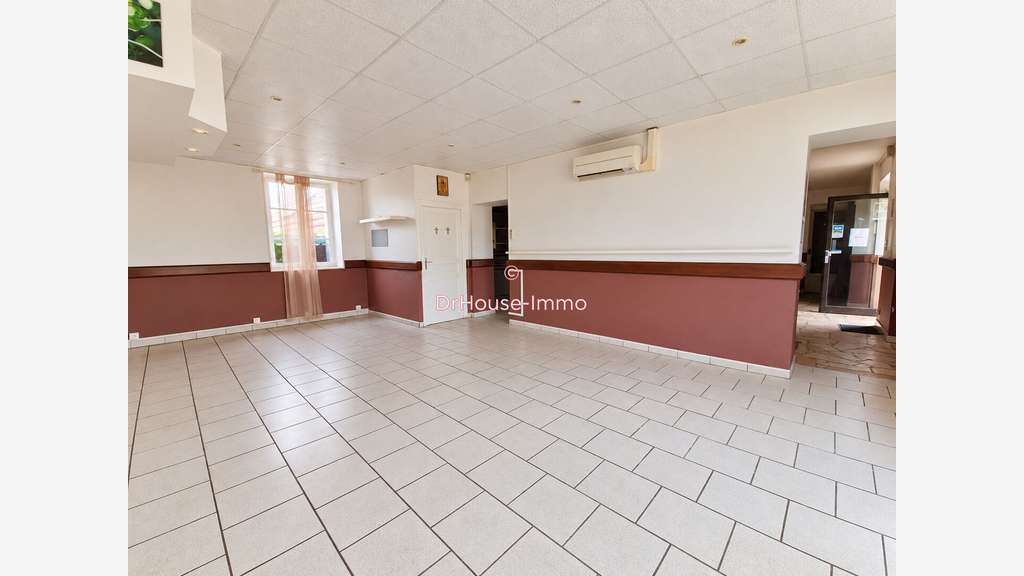 Murs commerciaux (92m2) + appartement T4 (83m2)