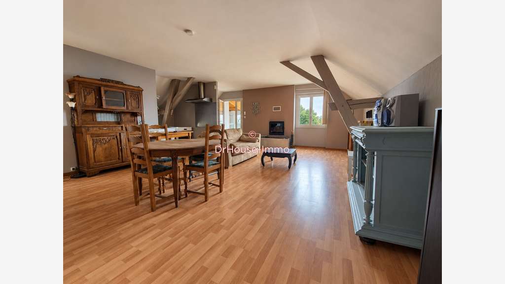 Murs commerciaux (92m2) + appartement T4 (83m2)